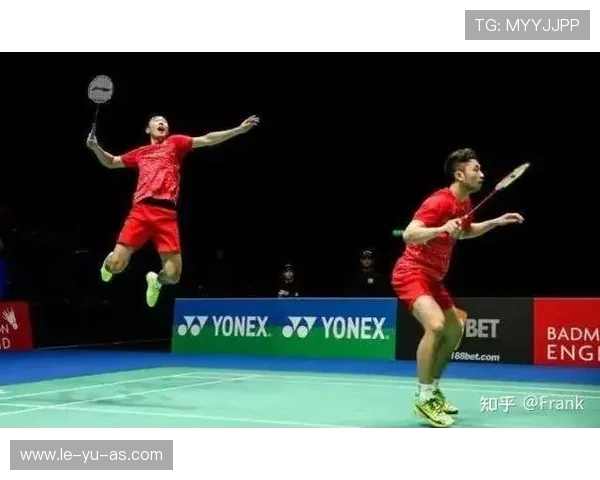 羽毛球双打配合技巧解析:默契与战术的完美结合 羽毛球双打配合技巧解析:默契与战术的完美结合