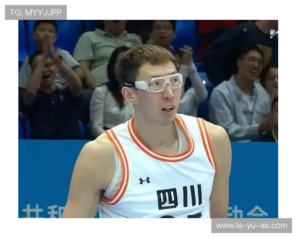 周琦坐镇禁区 展现顶级护框威慑力 周琦坐镇禁区 展现顶级护框威慑力