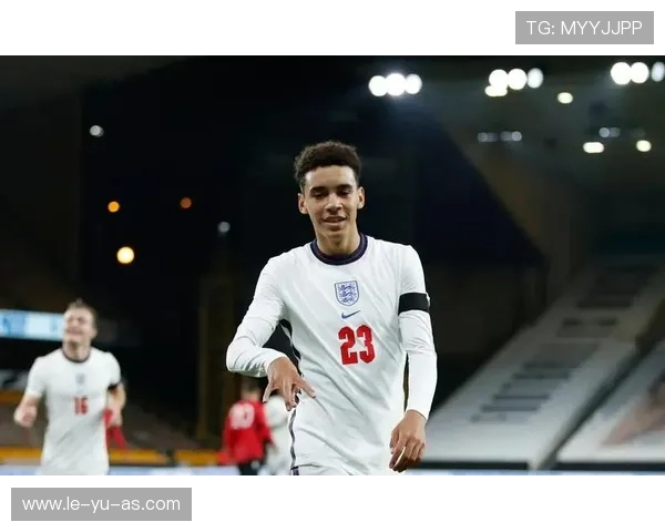 穆西亚拉防守进步显著，表现日益全面